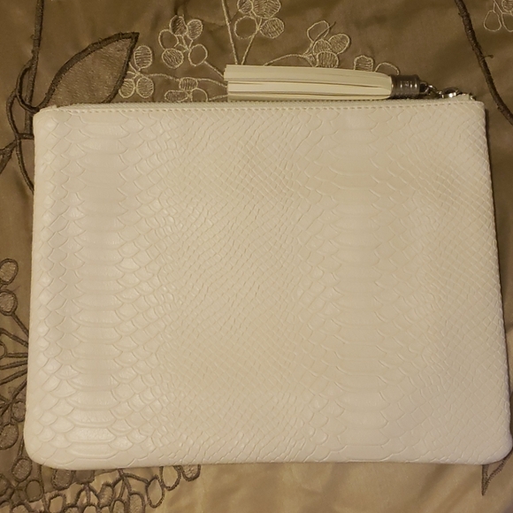 Rodan+Fields White Zip Clutch - Picture 7 of 7